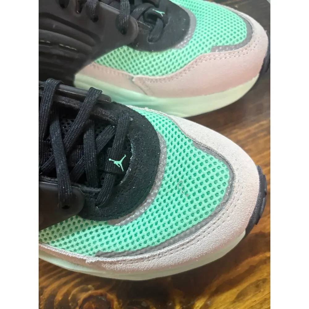 Jordan’s teal and black sneakers size 7Y